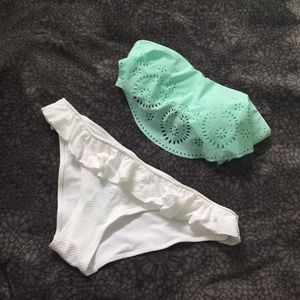 Cute bikini top and bottom with ruffles!